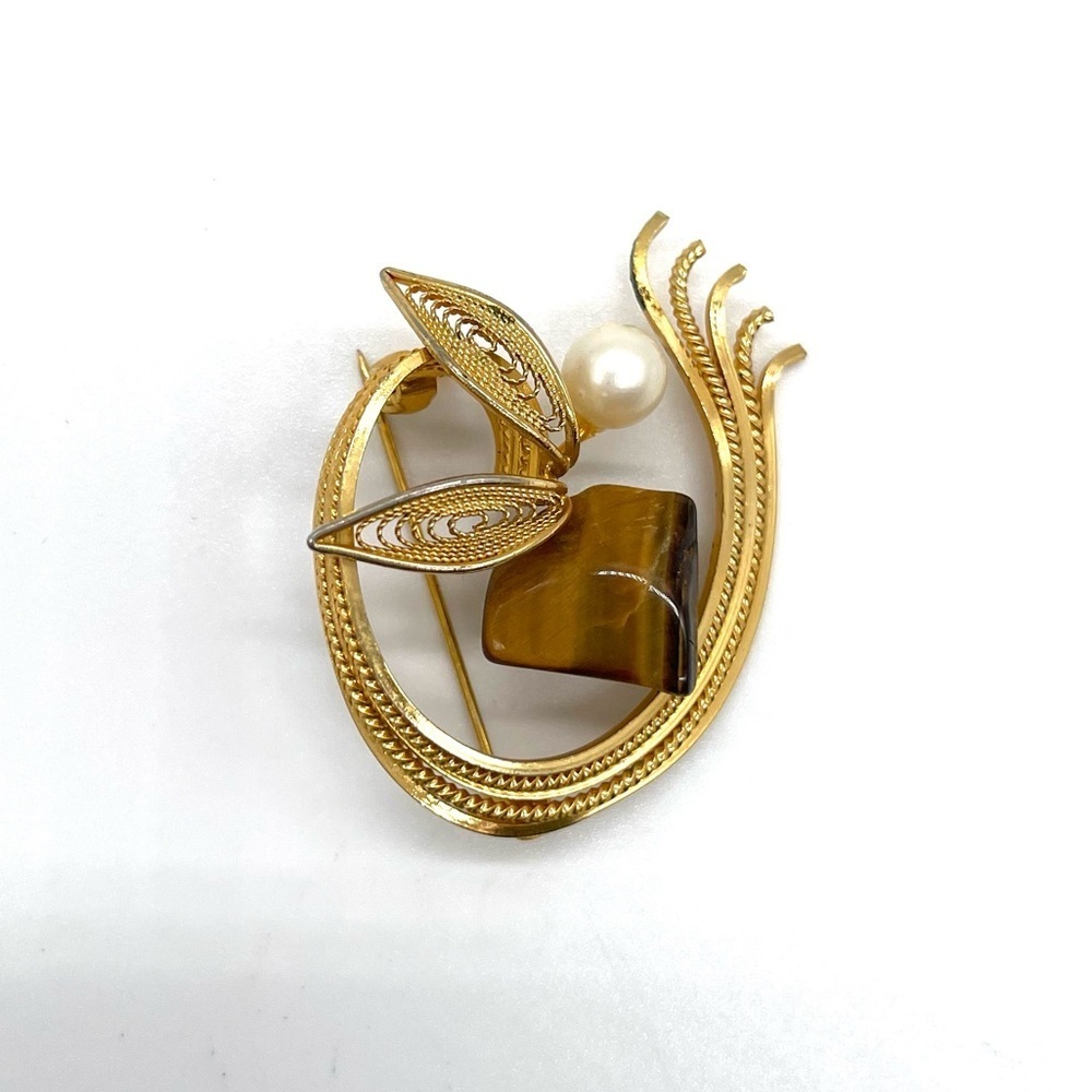 Vintage Brooch With Tiger Eye and Faux Pearl Accent in Gold Tone Flower Decor